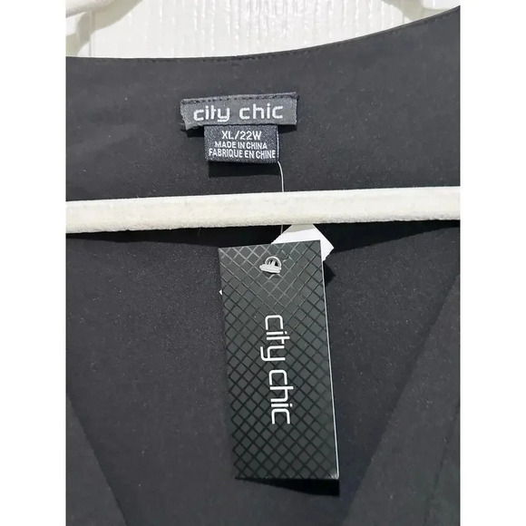 NWT City Chic Black Short Sleeve V-Neck Front Zipper Midi Dress Size XL - Picture 2 of 7